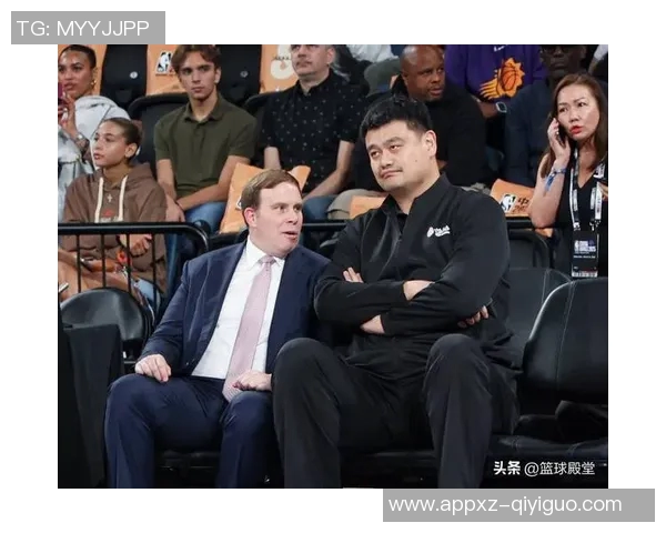 独行侠老板现场观战NBA中国赛女兆日月笑容成经典表情包 独行侠老板现场观战NBA中国赛女兆日月笑容成经典表情包